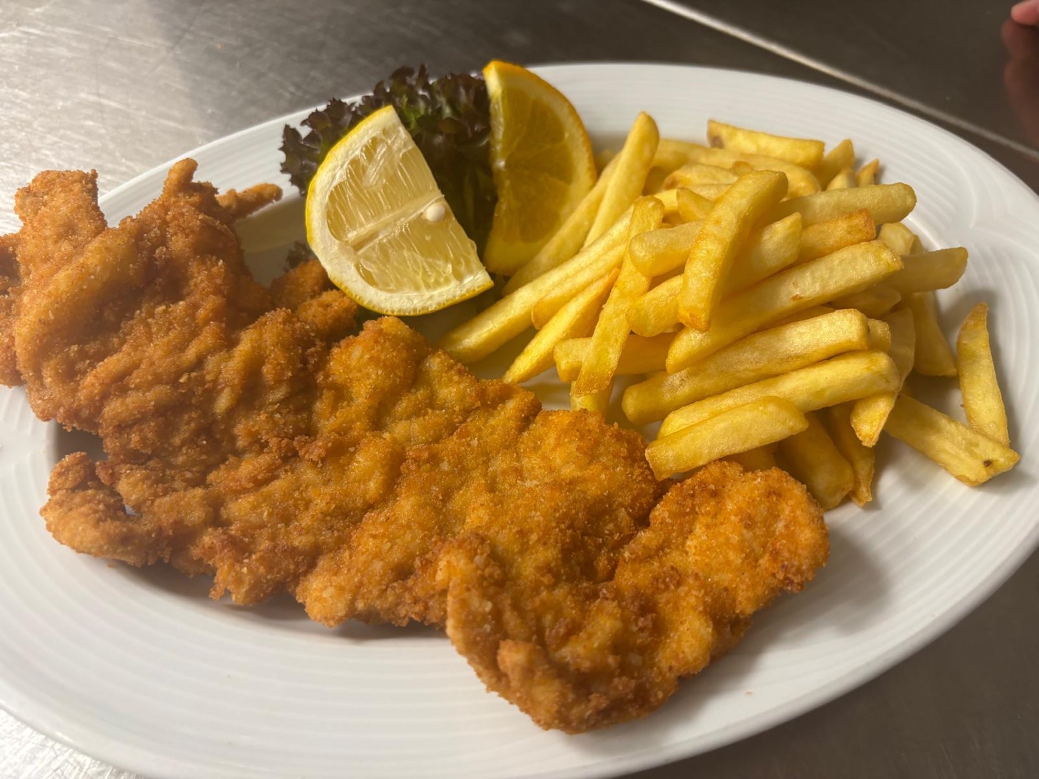 Schnitzel mit Pommes